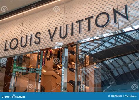 louis vuitton firma|More.